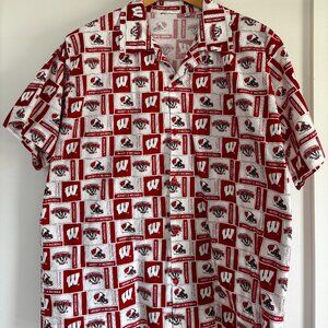 WISCONSIN BADGER LOGO FOOTBALL BUTTON UP SHORT SLEEVE POLO SHIRT MENS SIZE LARGE